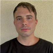 Soy graduado en Filosofía y tengo el Máster en formación al profesorado.